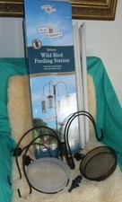 DELUXE WILD BIRD MULTI POSITION FEEDING STATION.