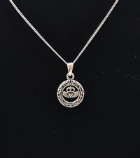 925 Sterling Silver Claddagh circle Pendant Necklace on 18" Silver Chain Boxed