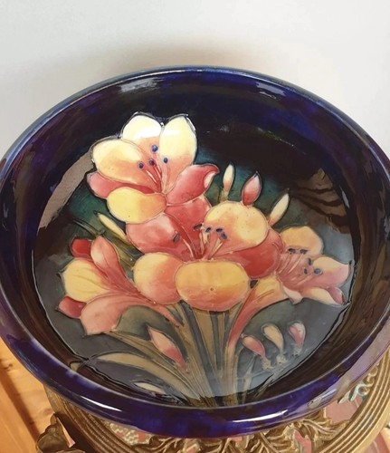Beautiful large moorcroft - large,