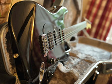 Fender Cobain 1980s Fender Japan ‘Vandalism’ Stratocaster. MIJ E- Serial w HSC