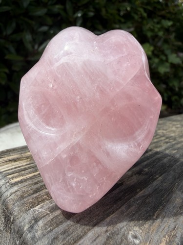 Rose quartz alien head - rose,