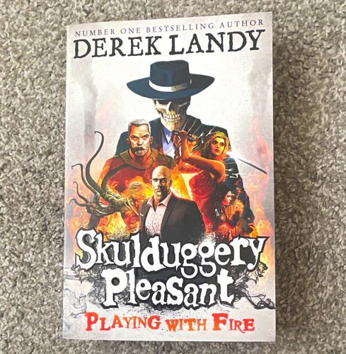 Derek landy skulduggery - derek,