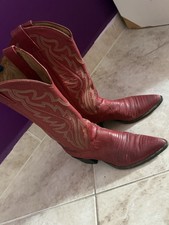 red crocodile cowboy boots