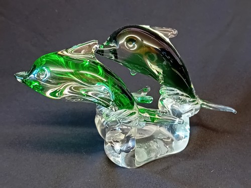 Green art glass three - 'three, leaping
