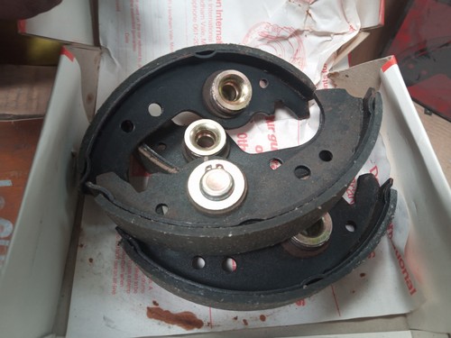 Brake shoe set front rear - &,