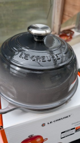 Creuset signature cast iron - signature,