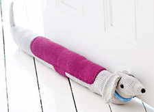 0082 Knitting Sausage Dog