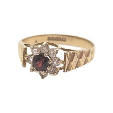 Ladies 9ct yellow gold garnet - 9ct,