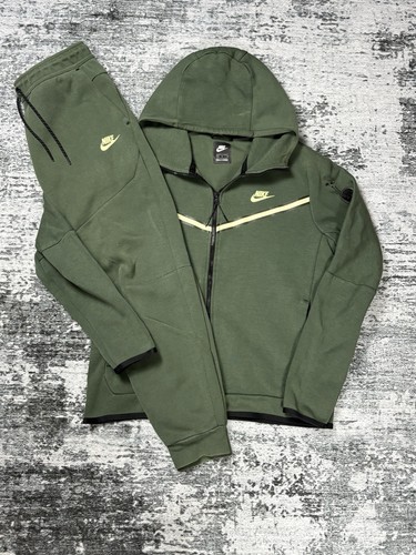 Nike tech fleece - old, season