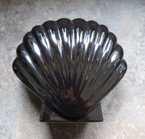 Black shell pottery - black,