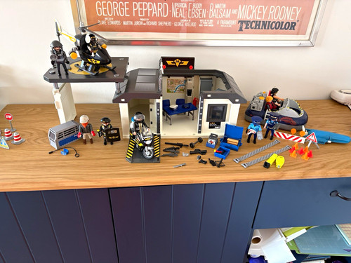 Playmobil police headquarters - police,