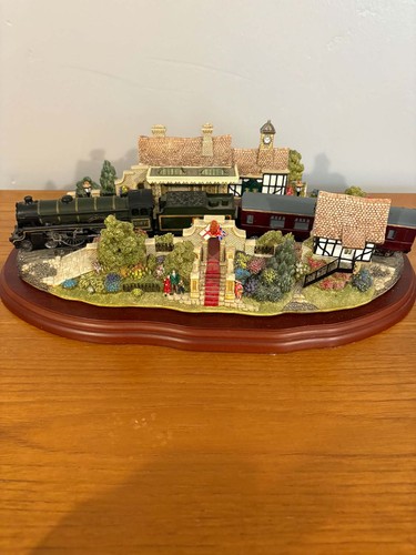 Lilliput lane the royal - lilliput,