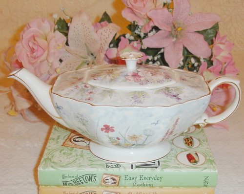 Duchess tea pot bone china - duchess,