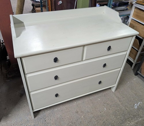 White chest drawers - of, /