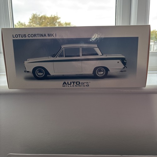 Autoart scale diecast - 1/18,