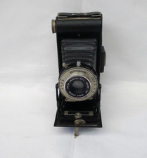 VINTAGE SIX-20 KODAK BROWNIE FOLDING BELLOWS CAMERA WITH ANASTON LENS IN CASE