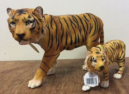 Out asia prowling tiger - prowling,