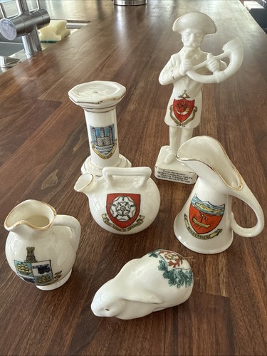Pieces crested china ripon - china.,