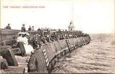 Gorleston pier crowded - pier,