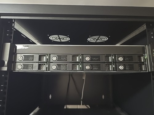 870u qnap bay - 8-bay, 2u
