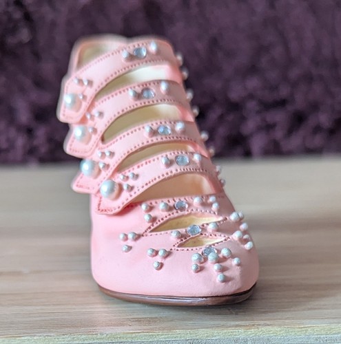 Just the right shoe raine - just,