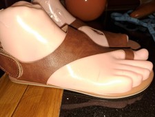Brand New Tan Brown Toe Loop padded Sandals Size 5 touch n loop fastening