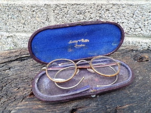 Antique pair spectacles - antique,