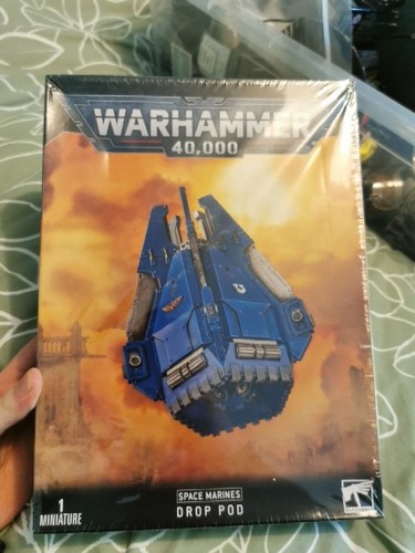 Warhammer 40k space marine - space,