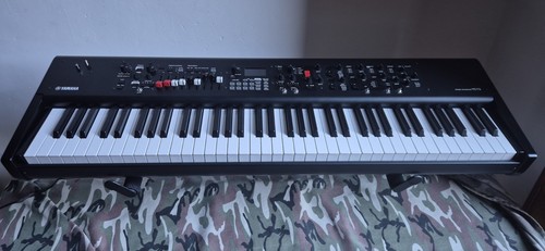 Boxed yamaha yc73 - boxed, organ