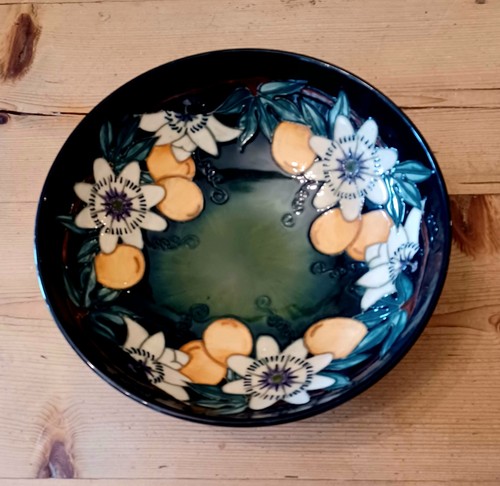 Large moorcroft passion - large, "passion