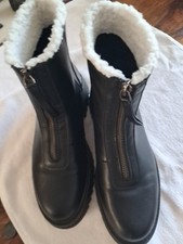 Bkack Ladies Zip Boots Size 5
