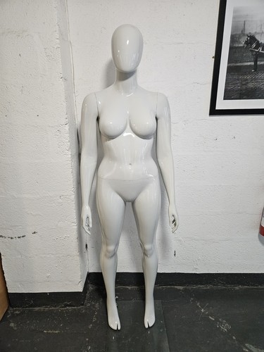 Full body standing female - full,