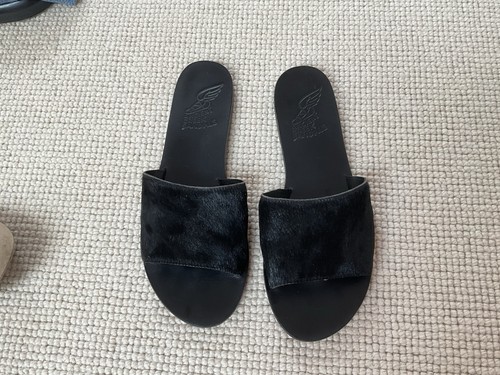 Ancient greek black flat pony - black,