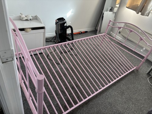 Single pink metal - single,