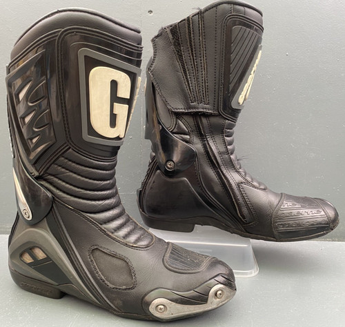 Gaerne motorcycle sport racing - motorcycle,