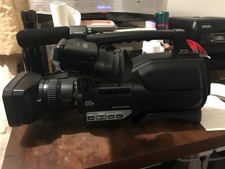 Sony HVR-HD1000E camcorder With 4 Used Batteries & Shoulder Mount Bag