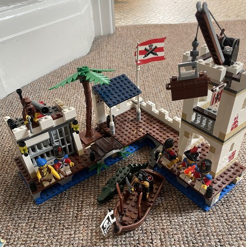 Lego pirates soldiers - pirates, fort