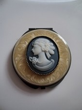 Rare Left Facing 3D  Raised