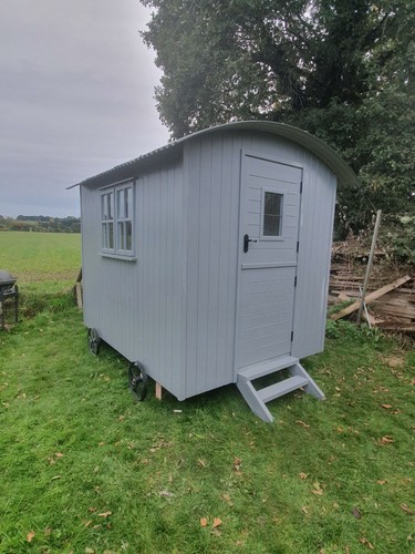 Shepherds hut luxurious - shepherds, office