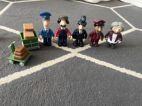 Postman pat figure bundle - postman,