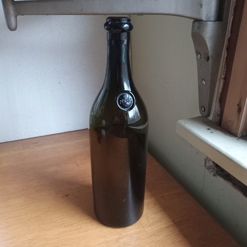 Pernod scarce applied shoulder - pernod,