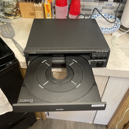 Pioneer laserdisc player - .,