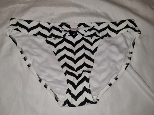 Bnwt gorgeous black white wave - gorgeous,