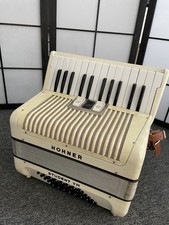 Hohner Student VM 48 bass piano accordion
