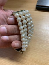 VINTAGE FAUX PEARLS GOLD METAL & BLACK MATERIAL BRACELET 49 GRAMS 9cm WIDE (P3)