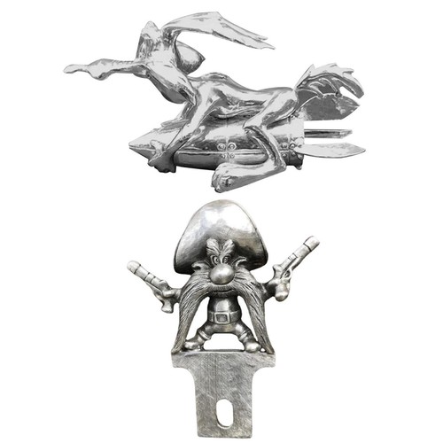 Hood ornament cartoon coyote - hood,