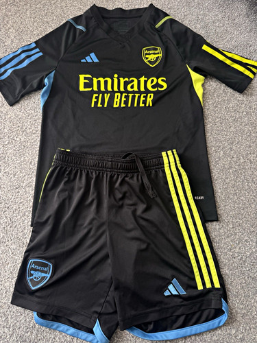 Arsenal kids football kit - football,