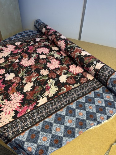 Metres black border floral - 5,