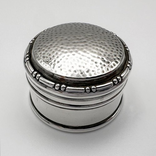 Edwardian planished top pill - planished,