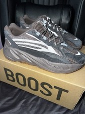Yeezy 700 V2 Mauve Size UK 7